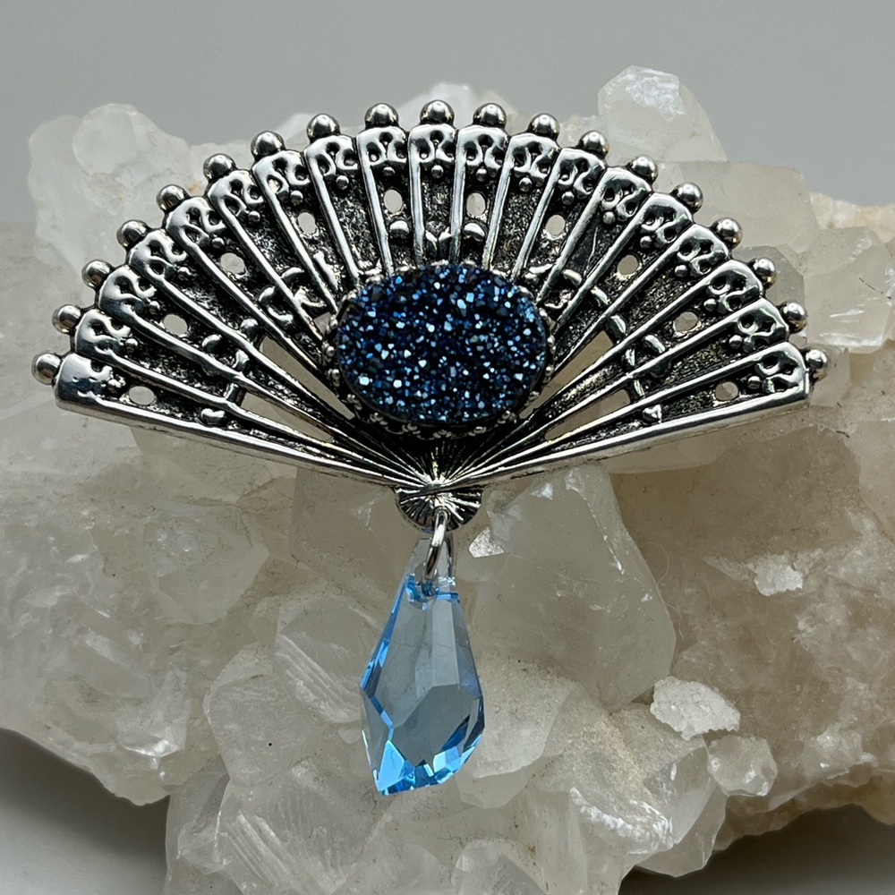 Elegant Vintage Silver and Blue Druzy Fan Brooch